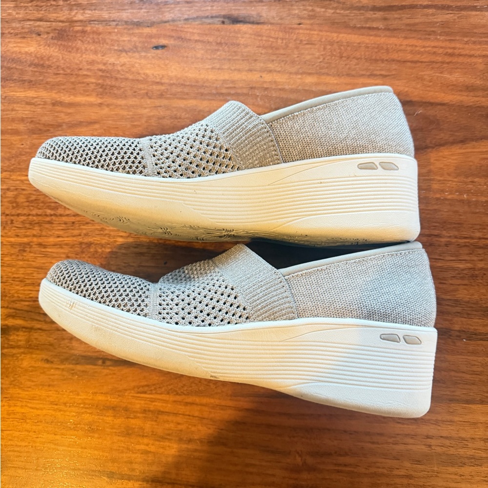 Skechers Women's Modern Comfort Pier Lite Wow Factor Slip-on Wedge Comfort Shoe